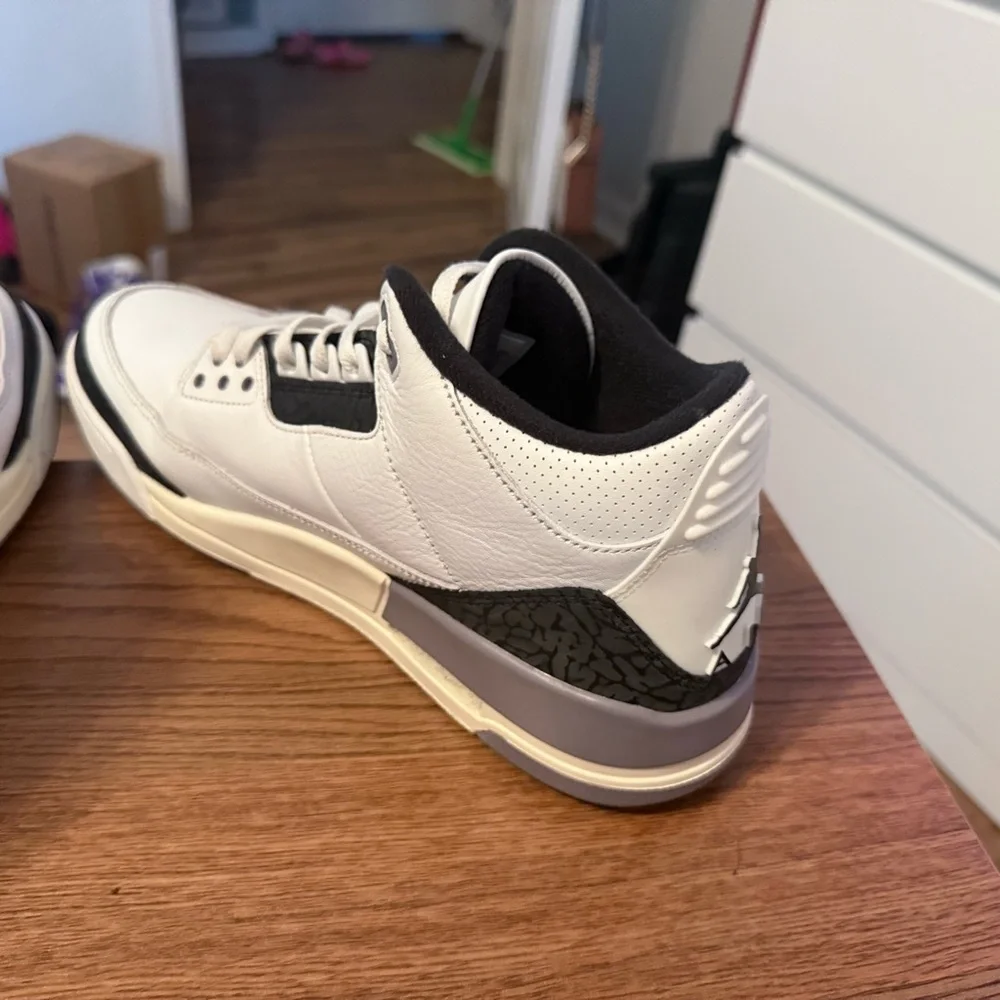 Air Jordan 3 Retro “White Cement Grey” Size 10.5 – Classic - Picture 7 of 9